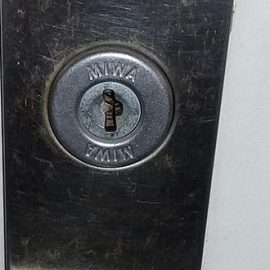 家の玄関ドアの鍵交換前