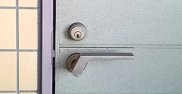 鍵が回らなくなった玄関ドア