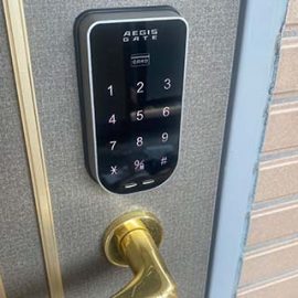 玄関の鍵を電子錠に交換