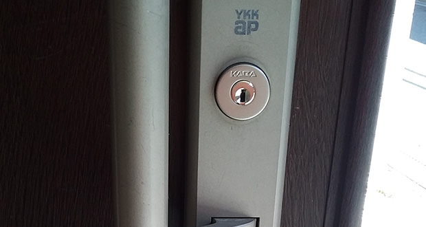鍵を交換した後の玄関ドア
