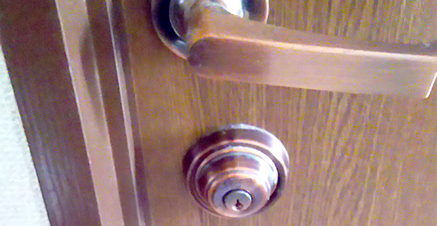 交換前の室内扉の鍵