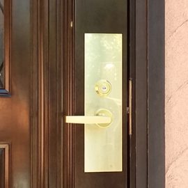 玄関のレバーハンドル錠を交換