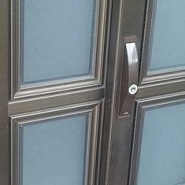 新しい鍵に取り替えた玄関引き戸