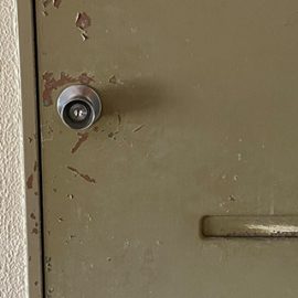 鍵交換後の玄関ドア
