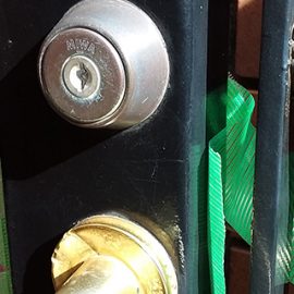 交換前の門扉の鍵
