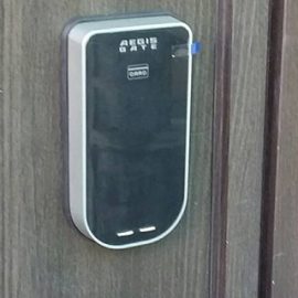 玄関の鍵を暗証番号で開けられる電子錠に交換｜宮崎市下北方町