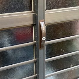 PSSL錠に取り替えた玄関引き戸
