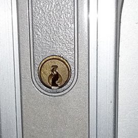 鍵をかけにくい引き違い戸の錠前をWEST 333に交換｜蓮田市関山
