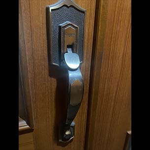 室内ドアのサムラッチ錠を交換