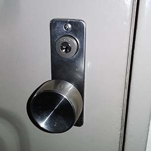 玄関の鍵を1本で開け閉めできるディンプルキーに交換