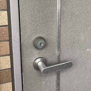 引っ越し先の玄関の鍵交換＋補助錠設置