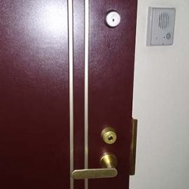 玄関の防犯性を高めるために鍵交換＆補助錠の設置｜鶴ヶ島市新町