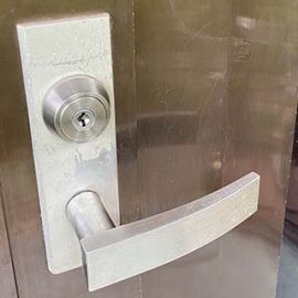 玄関のレバーハンドルが空転　錠ケースを交換｜北九州市小倉南区北方