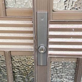 40年以上使用している引き違い戸の鍵交換｜仙台市太白区富田