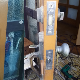 鍵を開けづらい家の玄関のサムラッチ錠を交換｜名古屋市港区明正