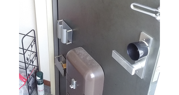 解錠した玄関ドア