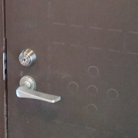 玄関の鍵をU9から916シリンダーに鍵交換｜名古屋市南区笠寺町