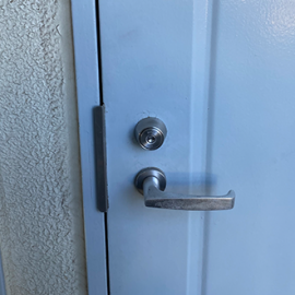 引っ越しに伴い防犯の為に玄関の鍵を交換｜稲沢市稲沢町