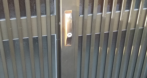 不具合が起きた玄関引き戸の鍵を壊れる前に交換