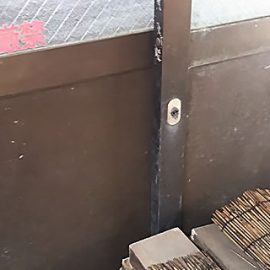 工場の入口の引き戸の召し合わせ錠を交換｜福岡市城南区片江