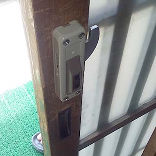 錠前が故障して玄関の鍵が回らないため交換