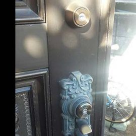 家族が玄関の鍵を紛失したため鍵交換