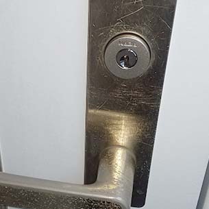 鍵が回りづらいトラブルをストライクを加工して解決