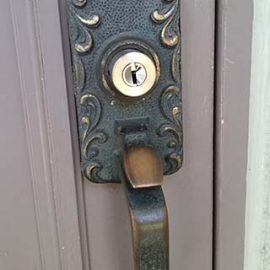 引っ越し先の玄関と勝手口の鍵を交換