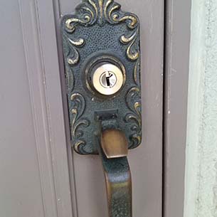 引っ越し先の玄関と勝手口の鍵を交換