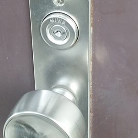 引越しに伴う家の玄関ドアの鍵交換