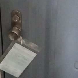 玄関ドアの鍵交換