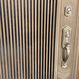 TOSTEM製の玄関扉のサムラッチ錠を交換
