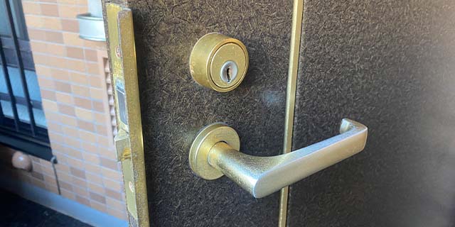玄関の鍵が挿さらない　シリンダーを分解洗浄