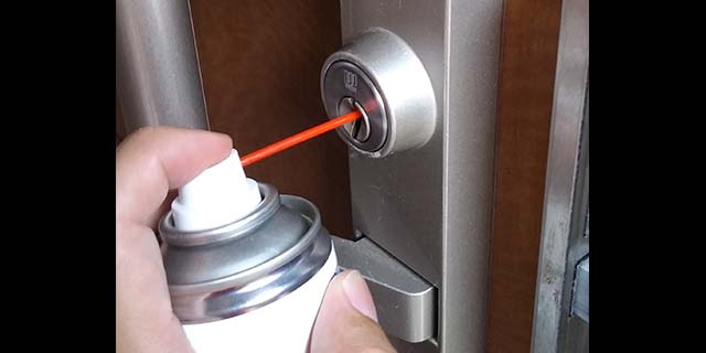 玄関の鍵が挿さりにくい 分解洗浄・潤滑剤の使用で改善