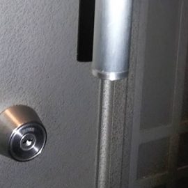 鍵の抜き差しがしづらくなった玄関ドアの鍵修理｜甲斐市中下条