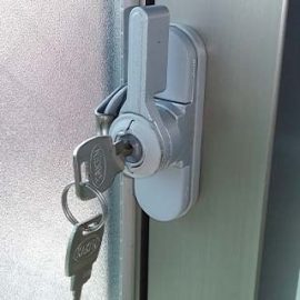 窓のクレセント錠をシリンダー付に交換して安全対策｜銚子市柴崎町