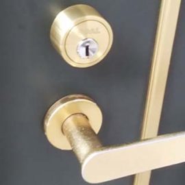 玄関の鍵紛失 ハンドルと同じ金色のGOAL V18に交換