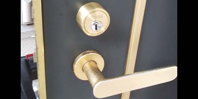 玄関の鍵紛失 ハンドルと同じ金色のGOAL V18に交換