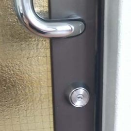 事務所の鍵が盗まれたため破壊開錠後MIWAU9に交換