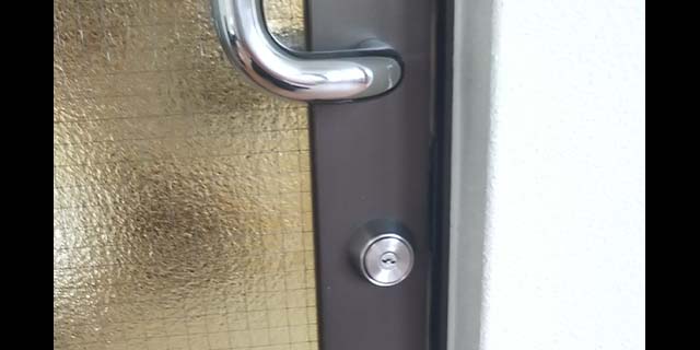 事務所の鍵が盗まれたため破壊開錠後MIWAU9に交換