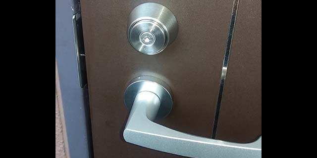 長年使用している玄関の鍵の調子が悪い 錠前ごと交換
