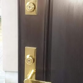 玄関は２箇所同一の鍵です