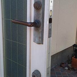 長年使用した玄関のWESTの鍵をディンプルキーに交換｜山鹿市山鹿
