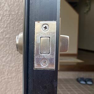 外側・内側両方から開け閉めのしにくい鍵の錠前を交換