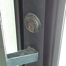 鍵を紛失したため玄関の鍵を1ヵ所交換｜亀山市川崎町