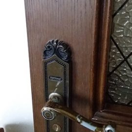 自宅の室内の木製扉に鍵の新規取付｜東松島市大曲