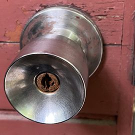 玄関ドアの壊れた鍵付きドアノブ交換｜岩沼市中央