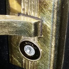 引っ越してきた新居の玄関ドアの古い鍵を交換｜丹波篠山市黒岡