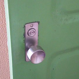 玄関ドアの錠前交換