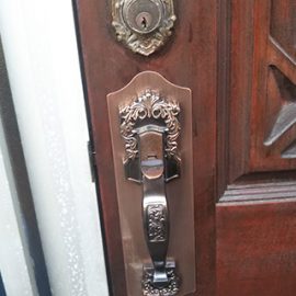 CORONAから古代のサムラッチ錠に玄関の鍵交換｜南城市玉城字船越